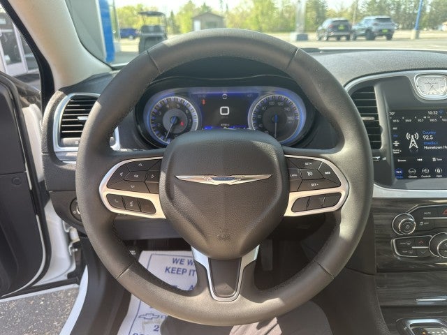 2022 Chrysler 300 Touring L