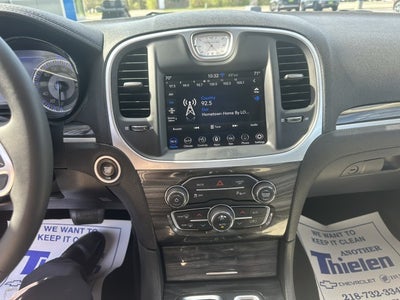 2022 Chrysler 300 Touring L