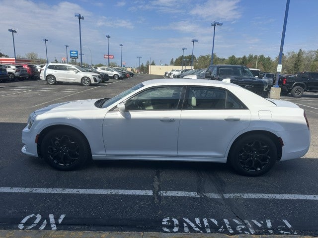 2022 Chrysler 300 Touring L