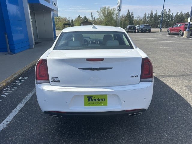 2022 Chrysler 300 Touring L