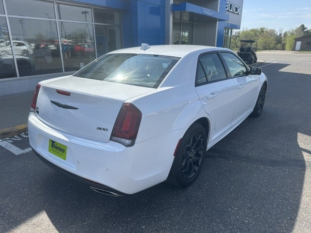 2022 Chrysler 300 Touring L