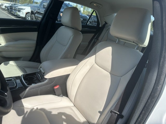 2022 Chrysler 300 Touring L