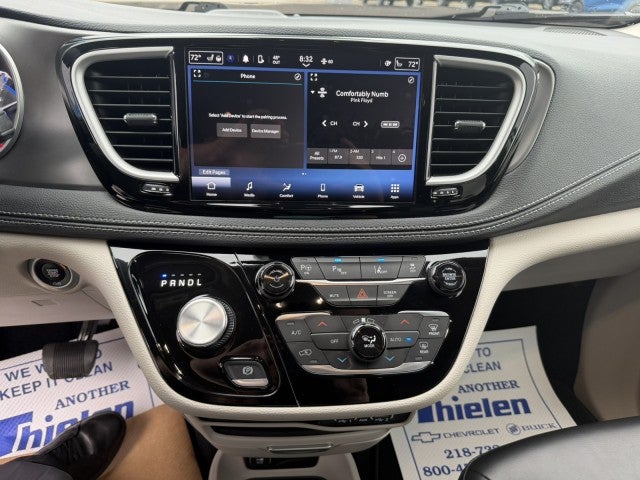 2023 Chrysler Pacifica Hybrid Touring L